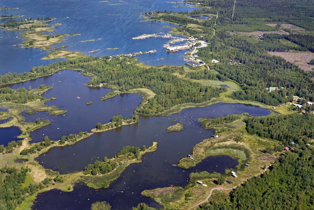 Flador och glo-sjöar skapar kedjor av sjöar i Kvarkens skärgård.